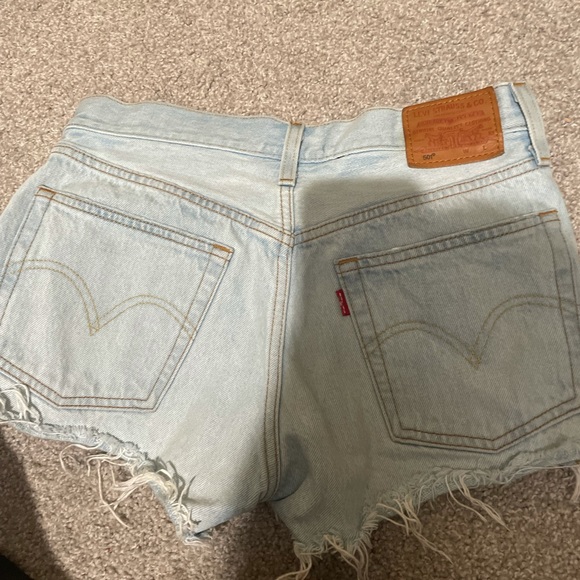 light-medium wash Levi’s 501 jean shorts - Picture 2 of 2